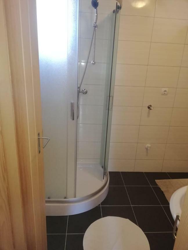 Sobe Na Vinskoj Cesti Zmajevac Apartment ภายนอก รูปภาพ
