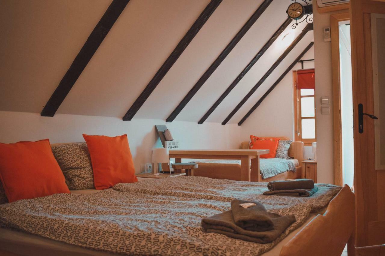 Sobe Na Vinskoj Cesti Zmajevac Apartment ภายนอก รูปภาพ