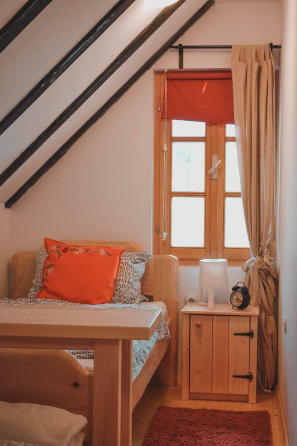 Sobe Na Vinskoj Cesti Zmajevac Apartment ภายนอก รูปภาพ